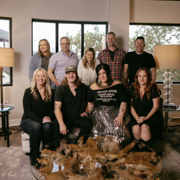 WARNER MUSIC NASHVILLE WELCOMES SOUTHERN DUO THE BAND LOULA